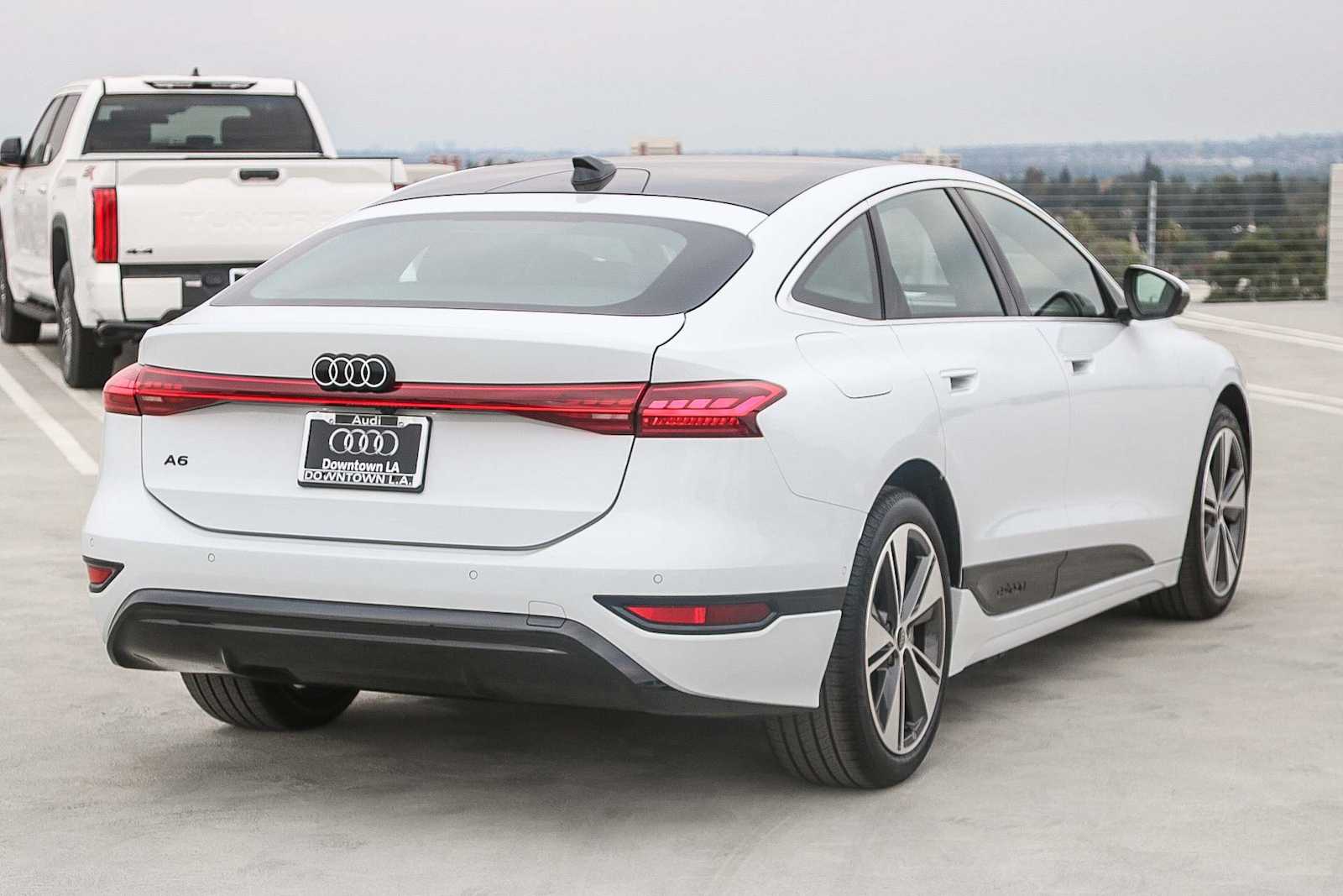 Thumbnail: 2025 Audi e-tron - 6