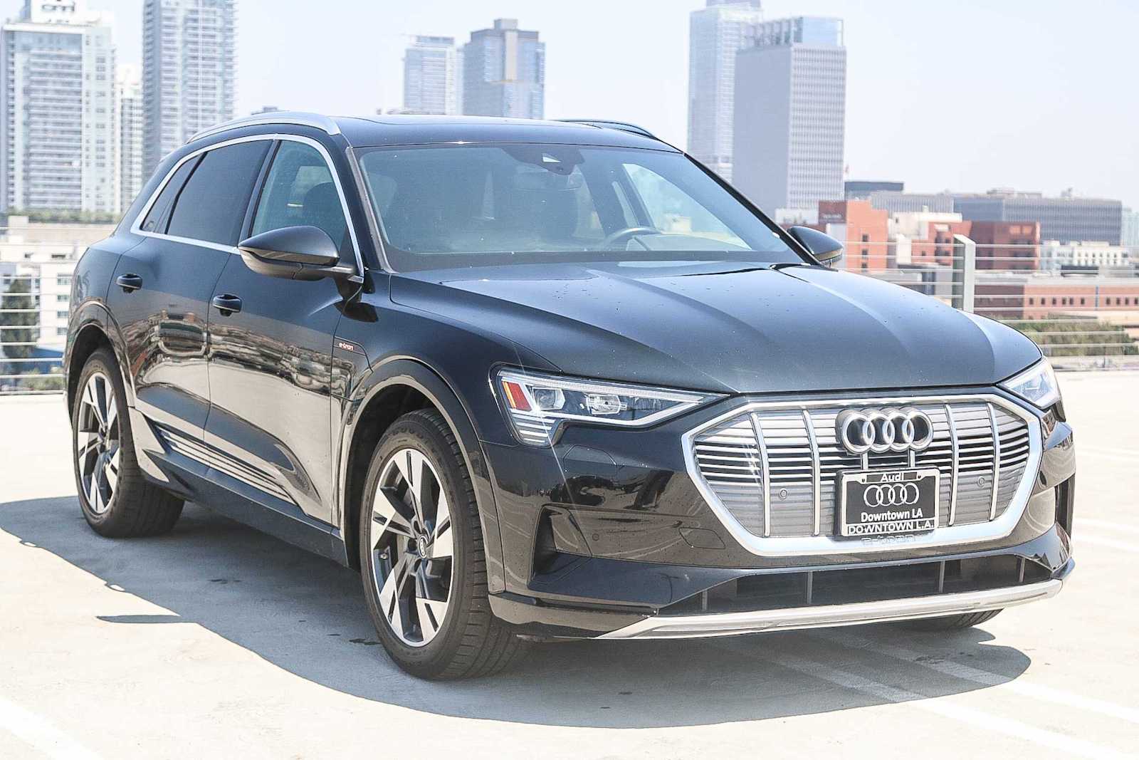 Thumbnail: 2022 Audi e-tron - 3