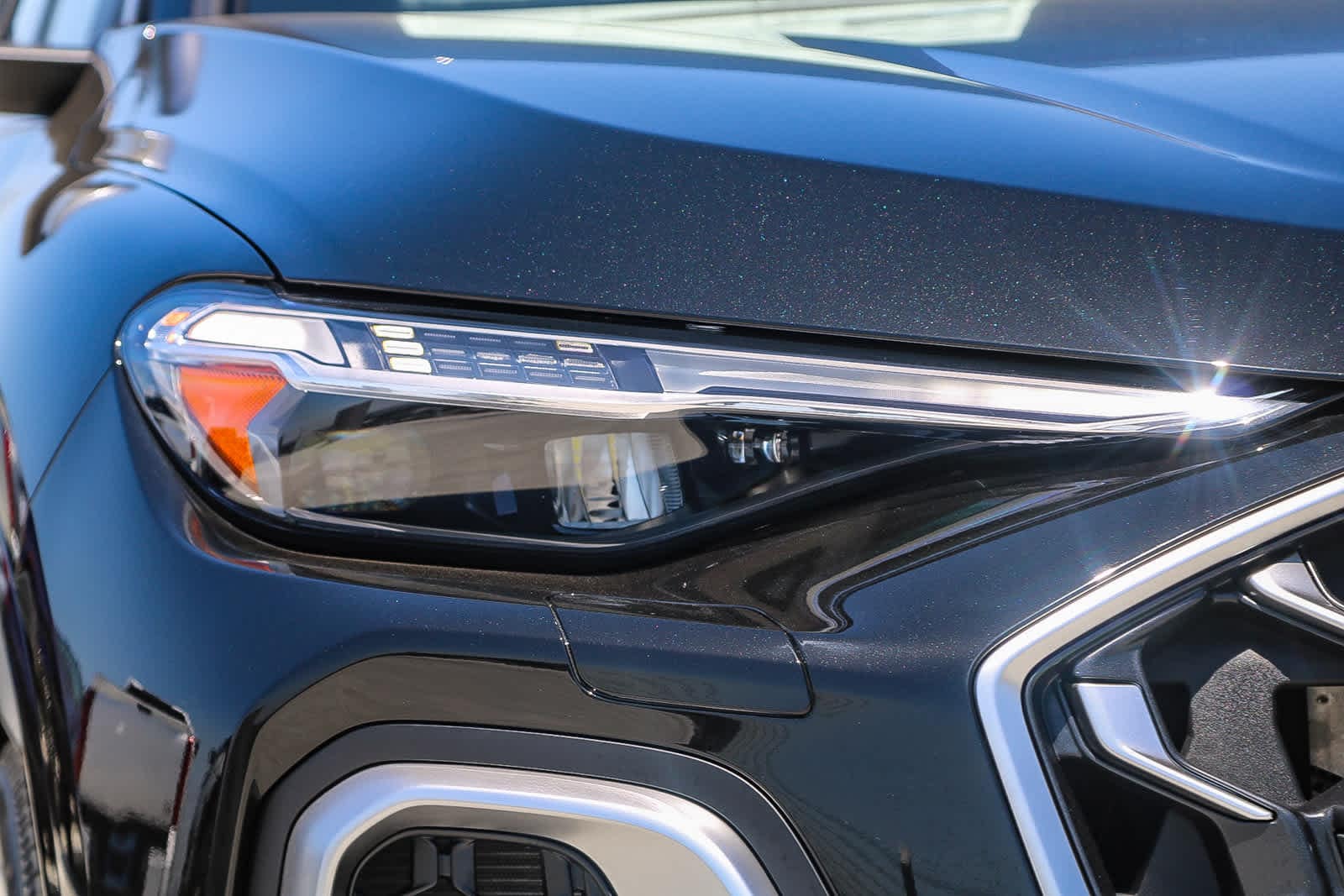 Thumbnail: 2025 Audi SQ5 - 4