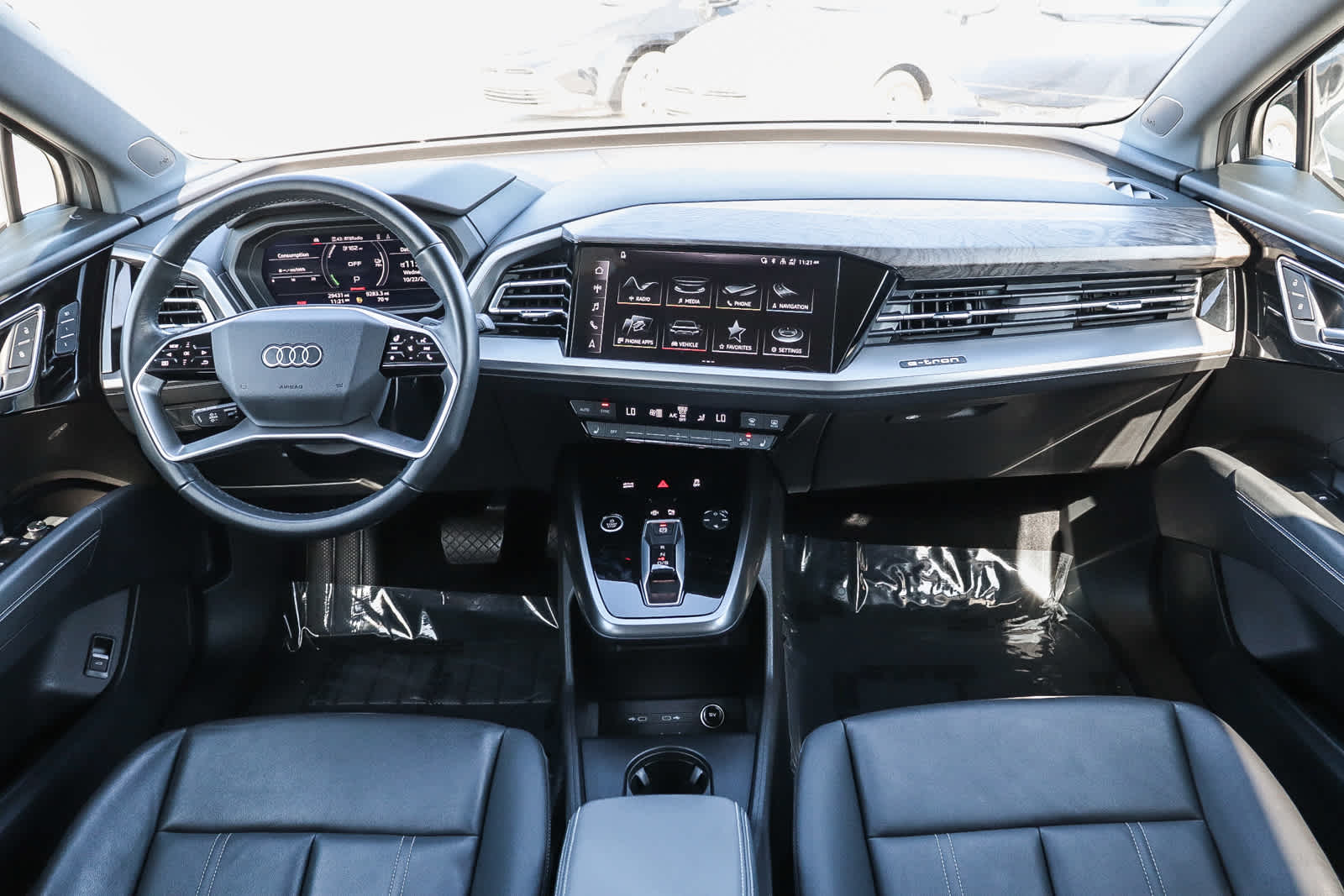 Thumbnail: 2023 Audi Q4 e-tron - 16