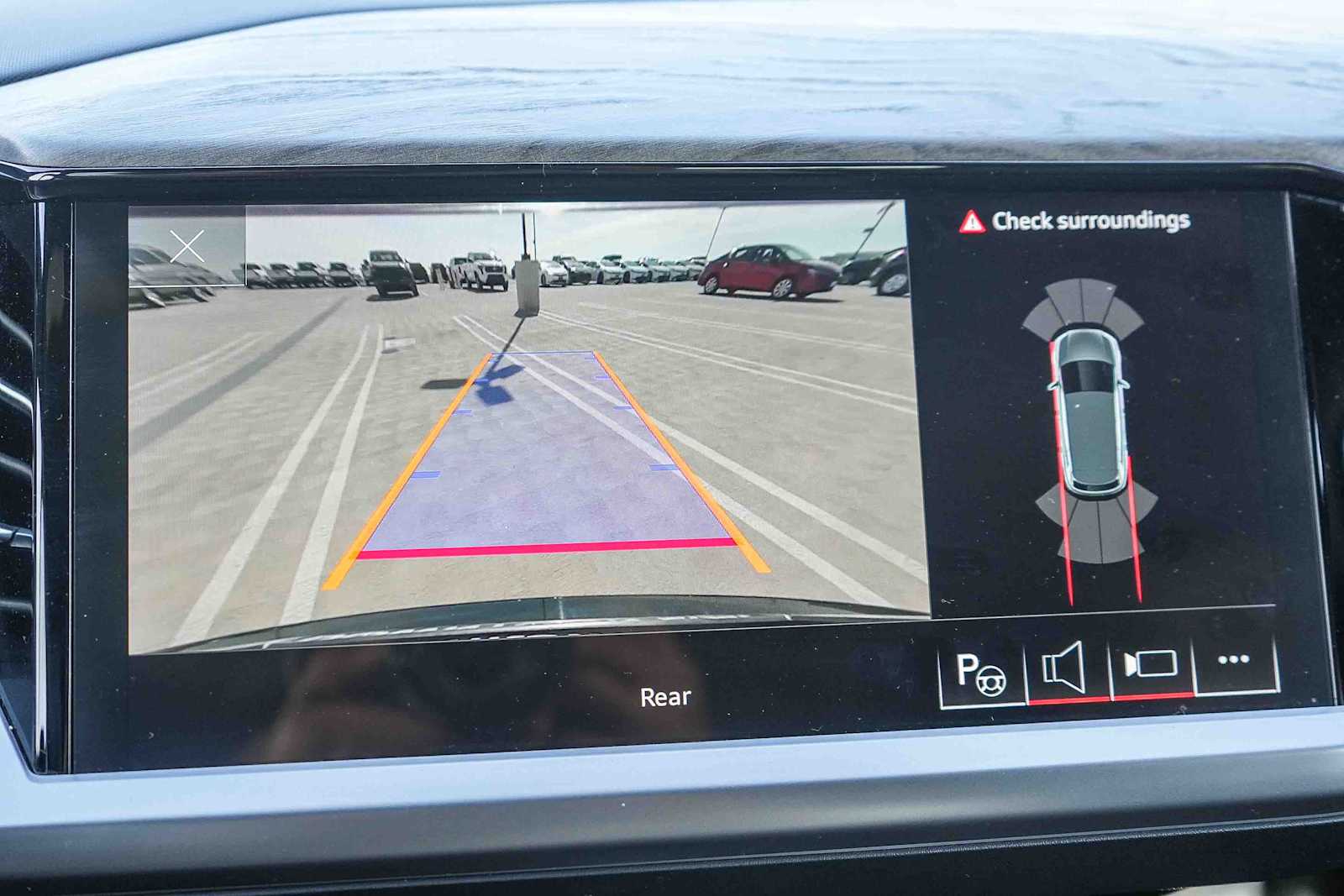 Thumbnail: 2023 Audi Q4 e-tron - 36