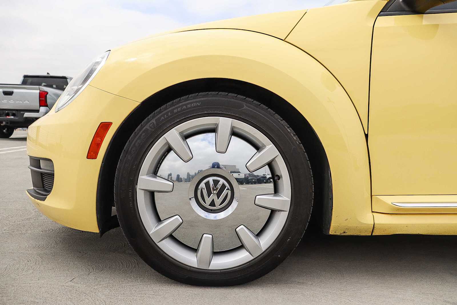 Thumbnail: 2012 Volkswagen Beetle - 14