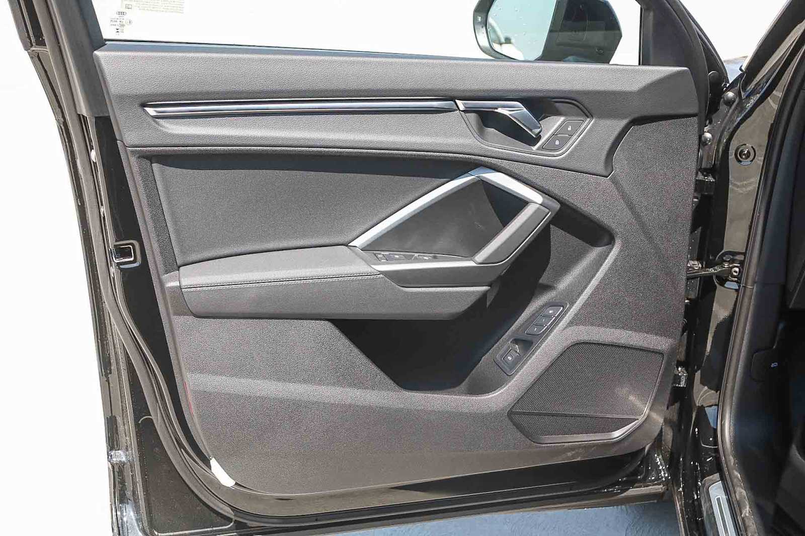 Thumbnail: 2025 Audi Q3 - 21