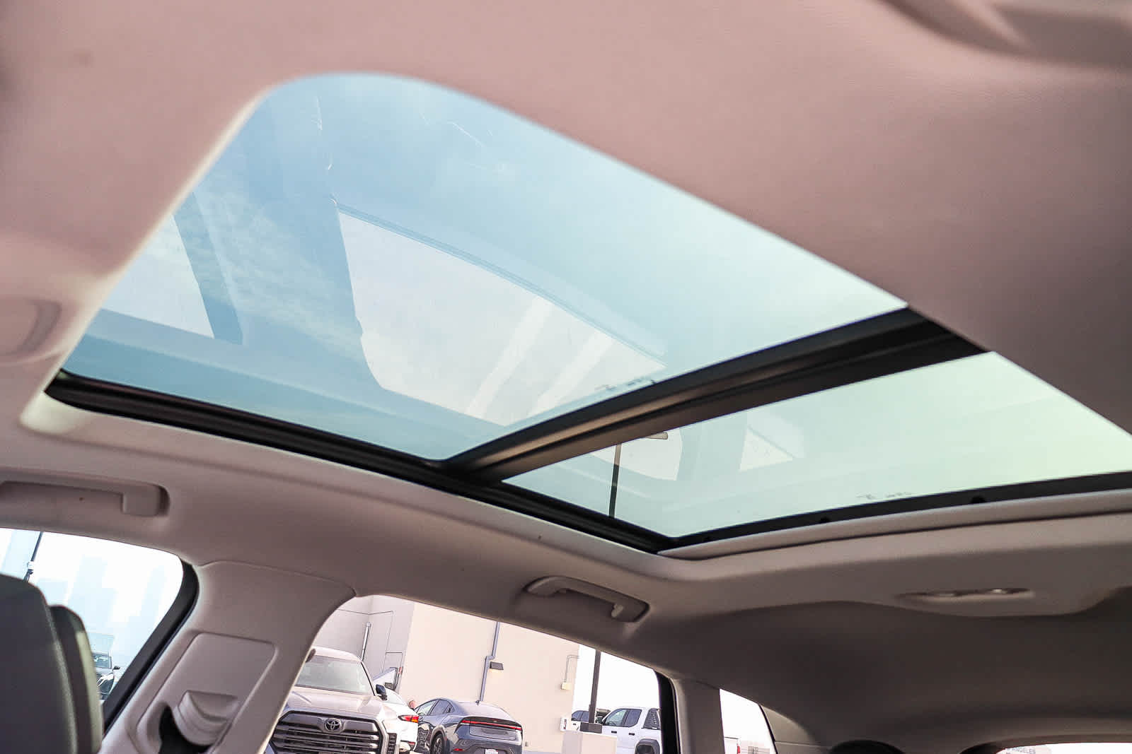 Thumbnail: 2024 Audi Q8 e-tron - 36