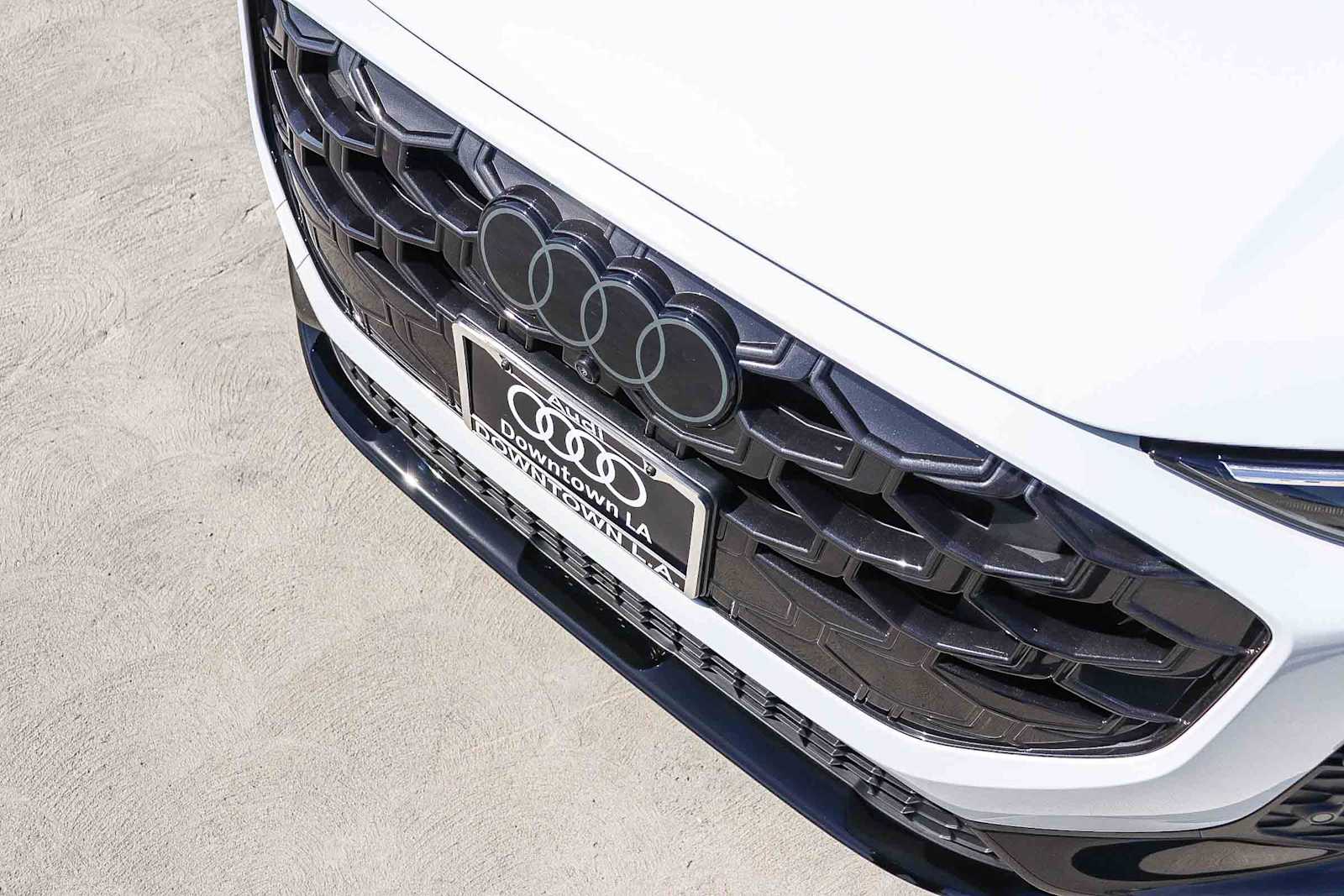 Thumbnail: 2026 Audi Q3 - 8