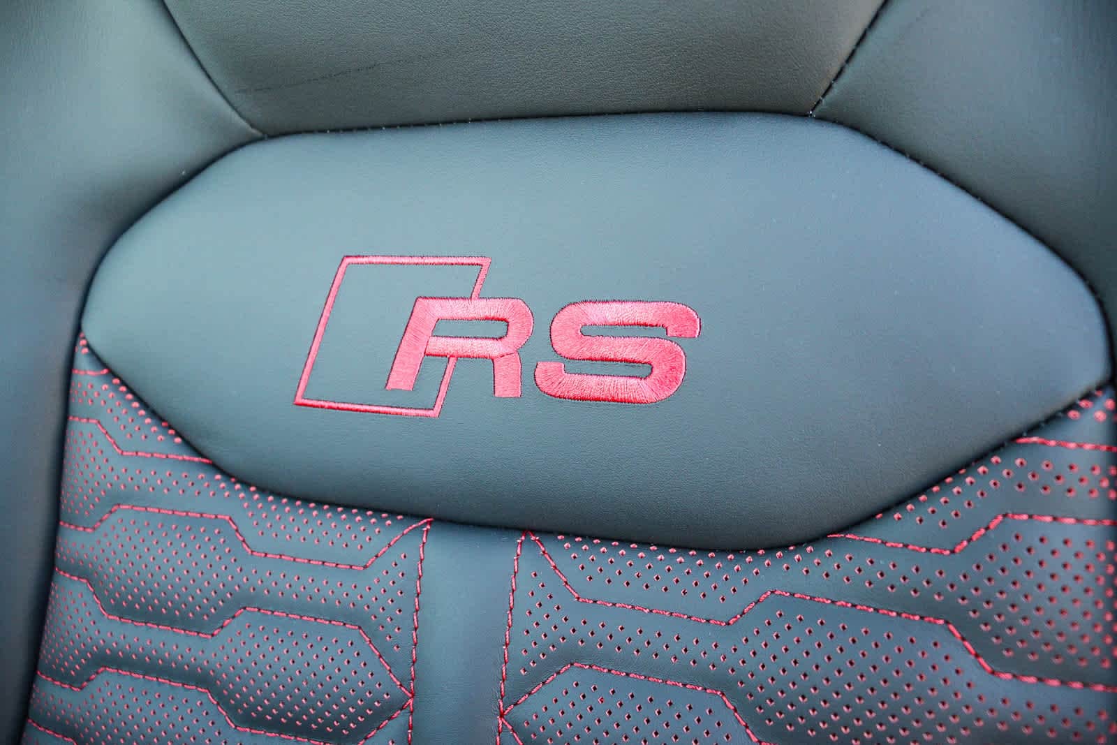 Thumbnail: 2025 Audi RS Q8 - 33