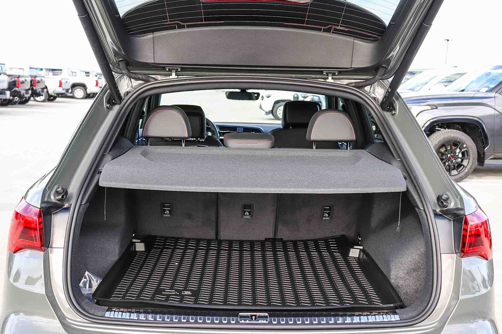 Thumbnail: 2025 Audi Q3 - 37