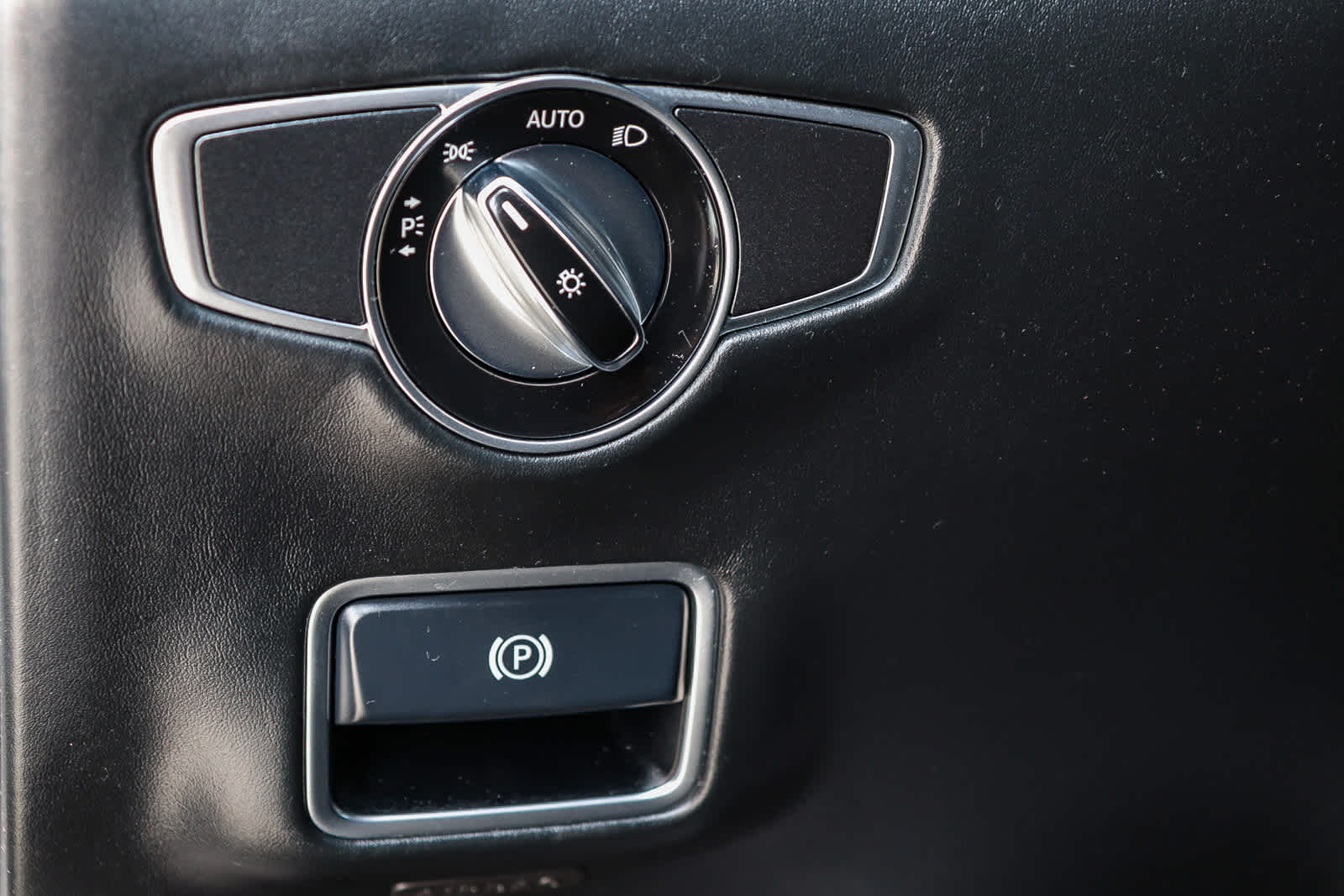 Thumbnail: 2016 Mercedes-Benz S-Class - 42