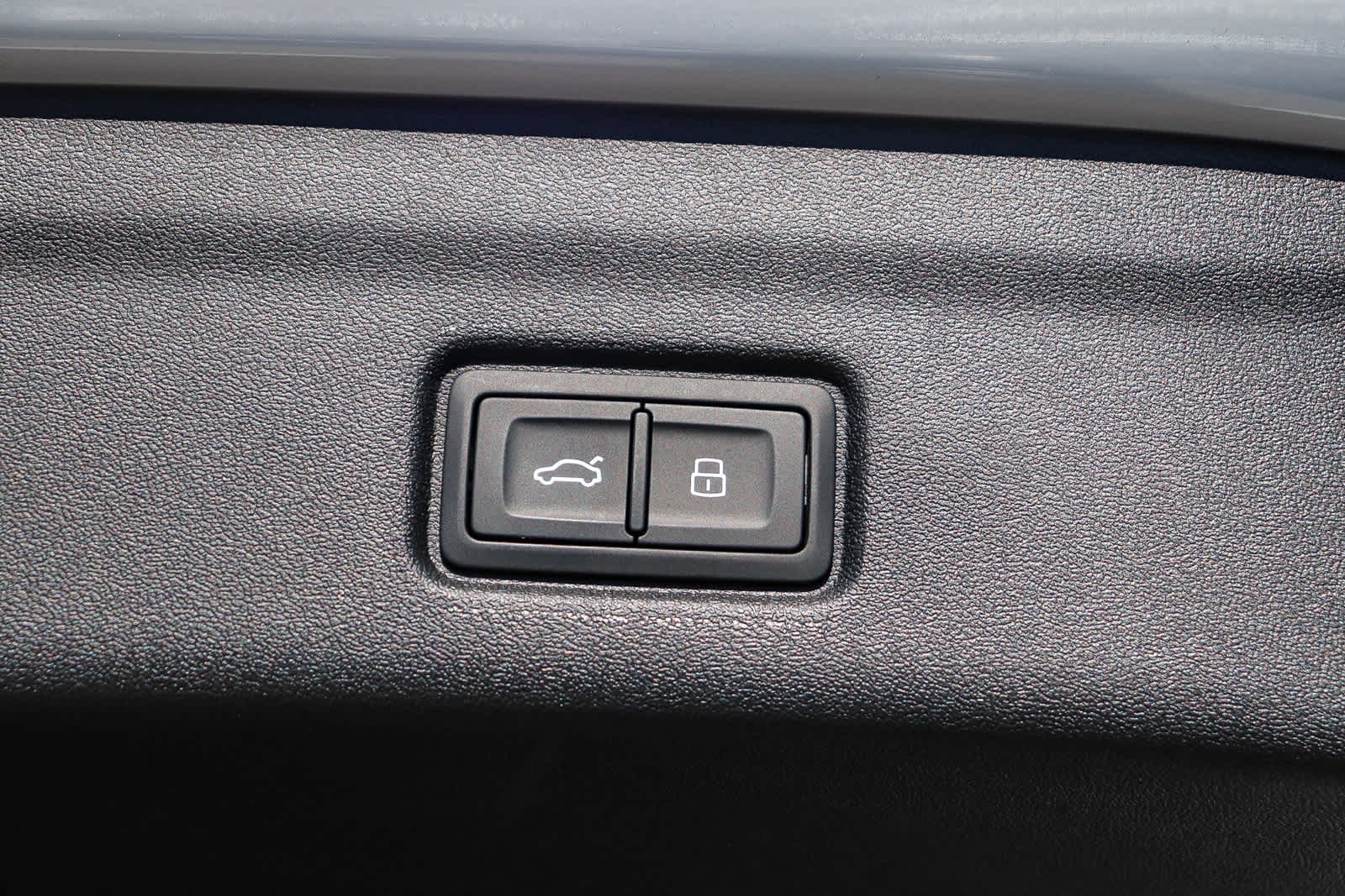 Thumbnail: 2025 Audi Q6 e-tron - 37