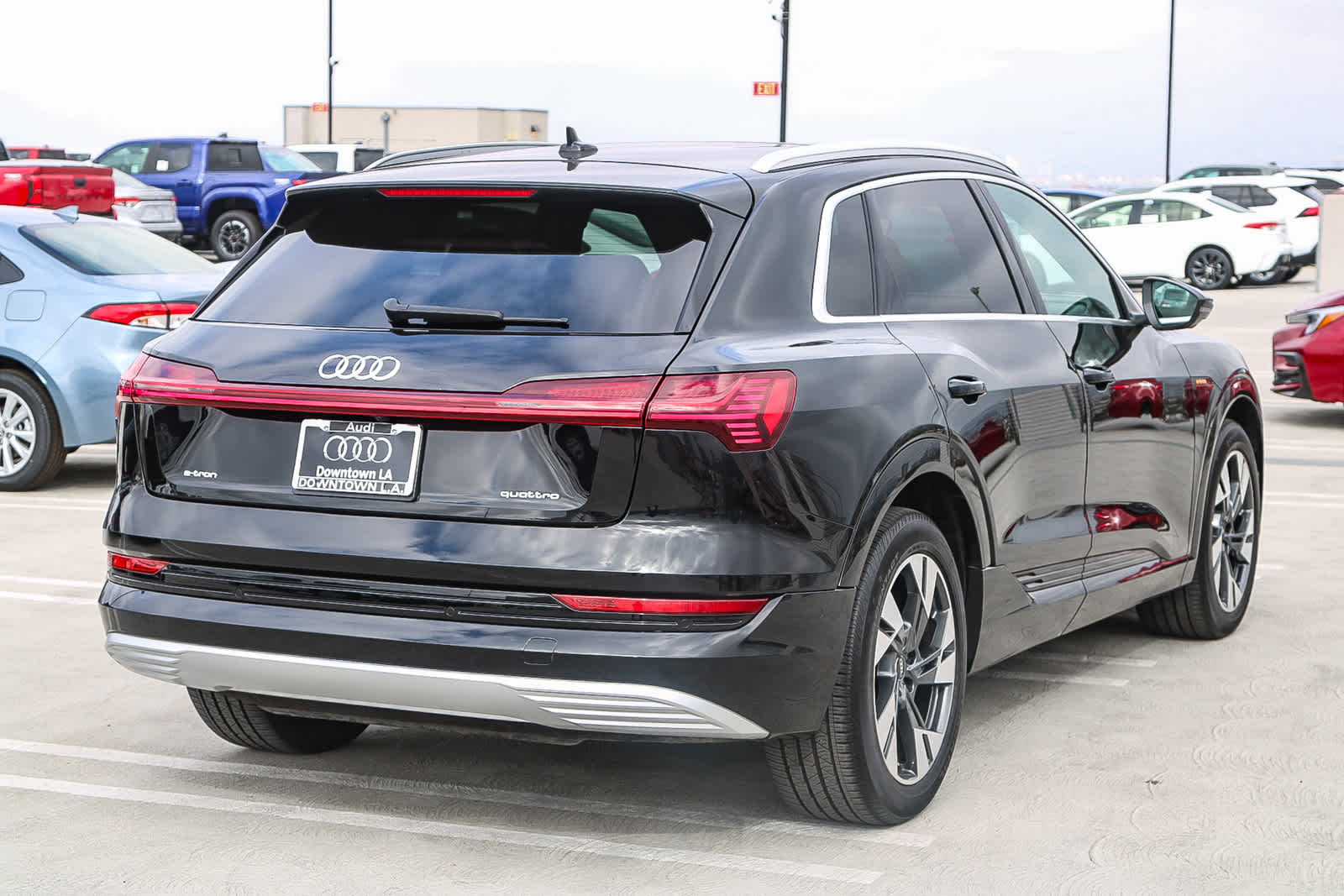 Thumbnail: 2022 Audi e-tron - 6