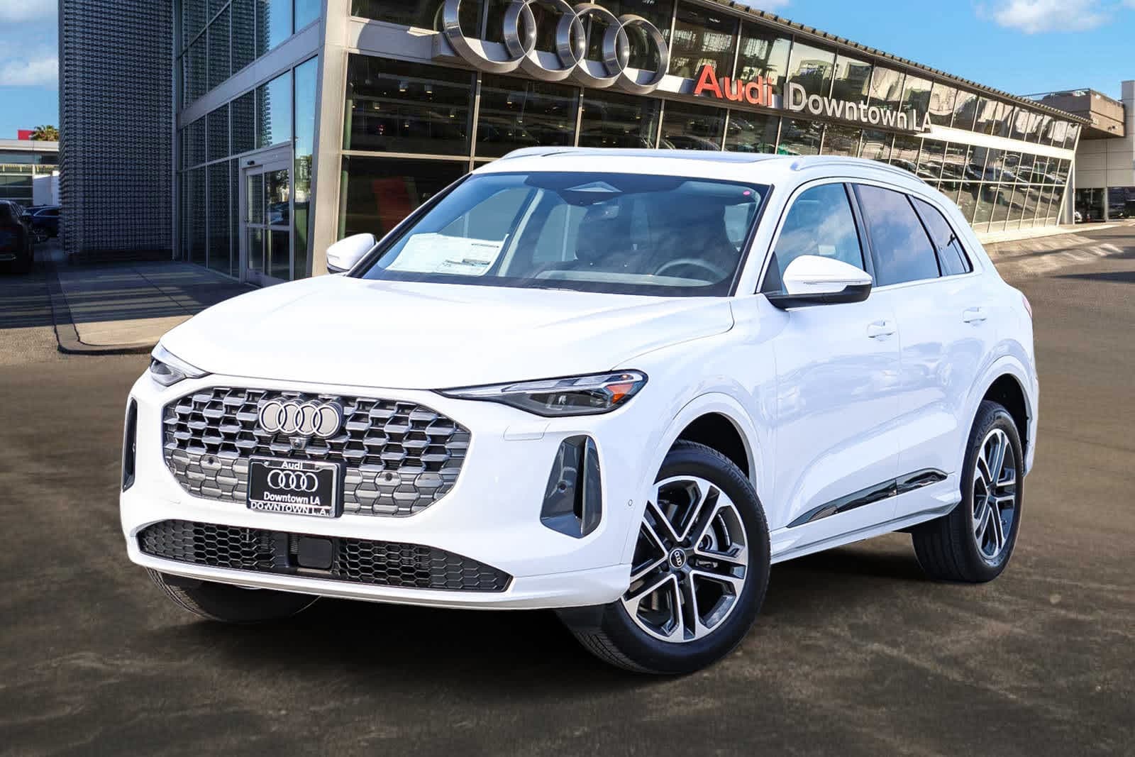 2025 Audi New Q5 Premium's photo