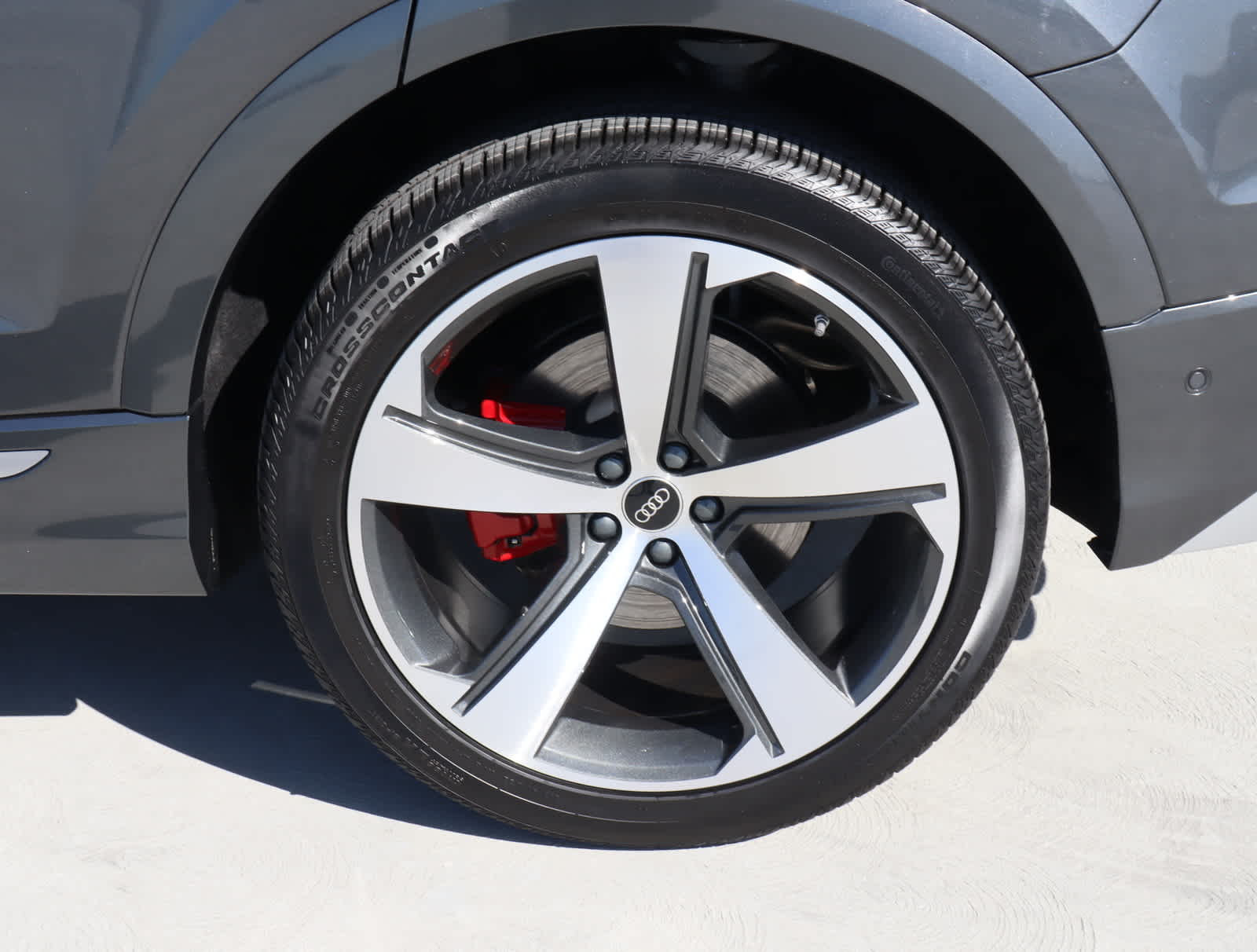 Thumbnail: 2024 Audi SQ8 - 8