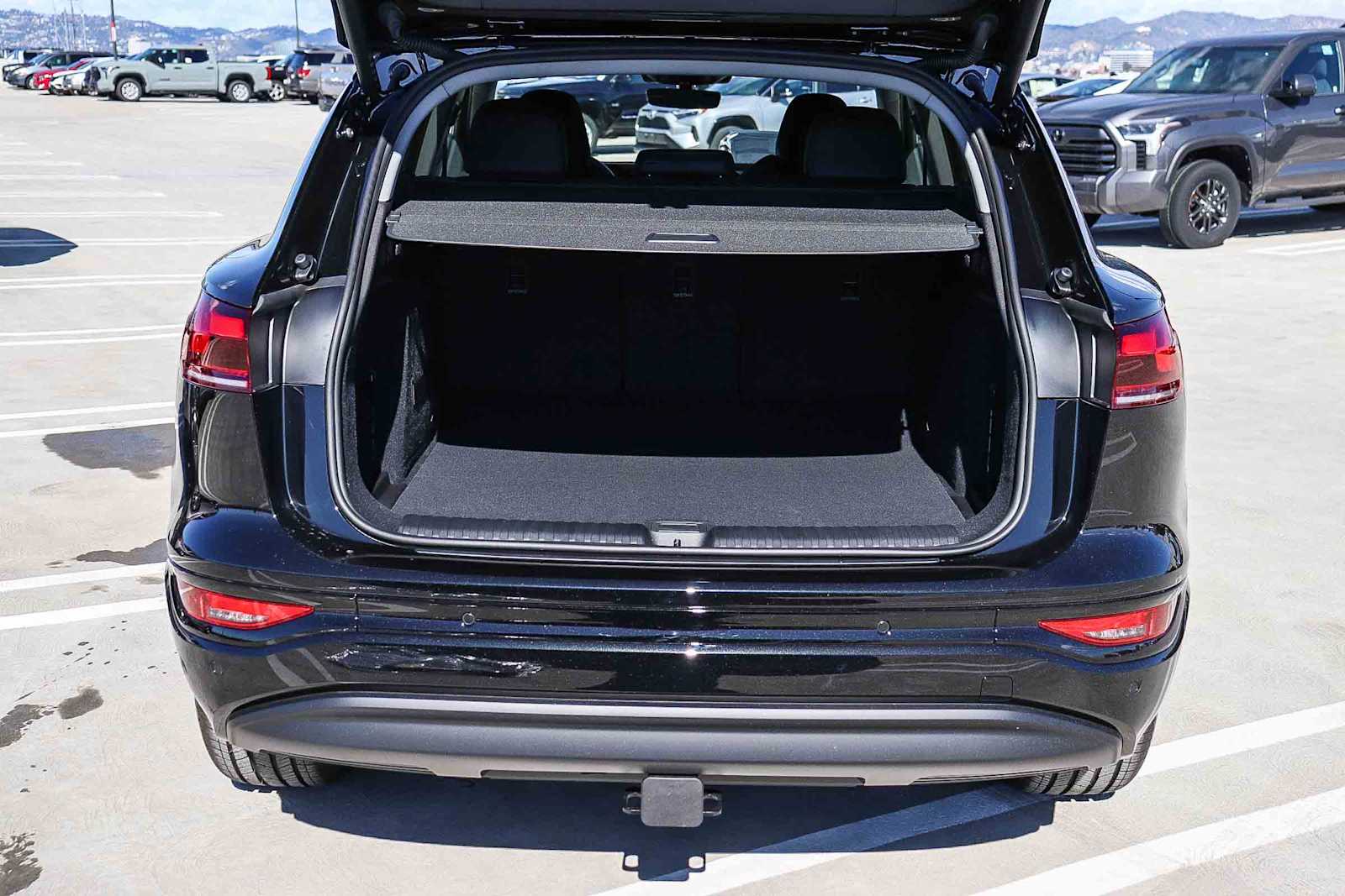 Thumbnail: 2025 Audi Q6 e-tron - 36