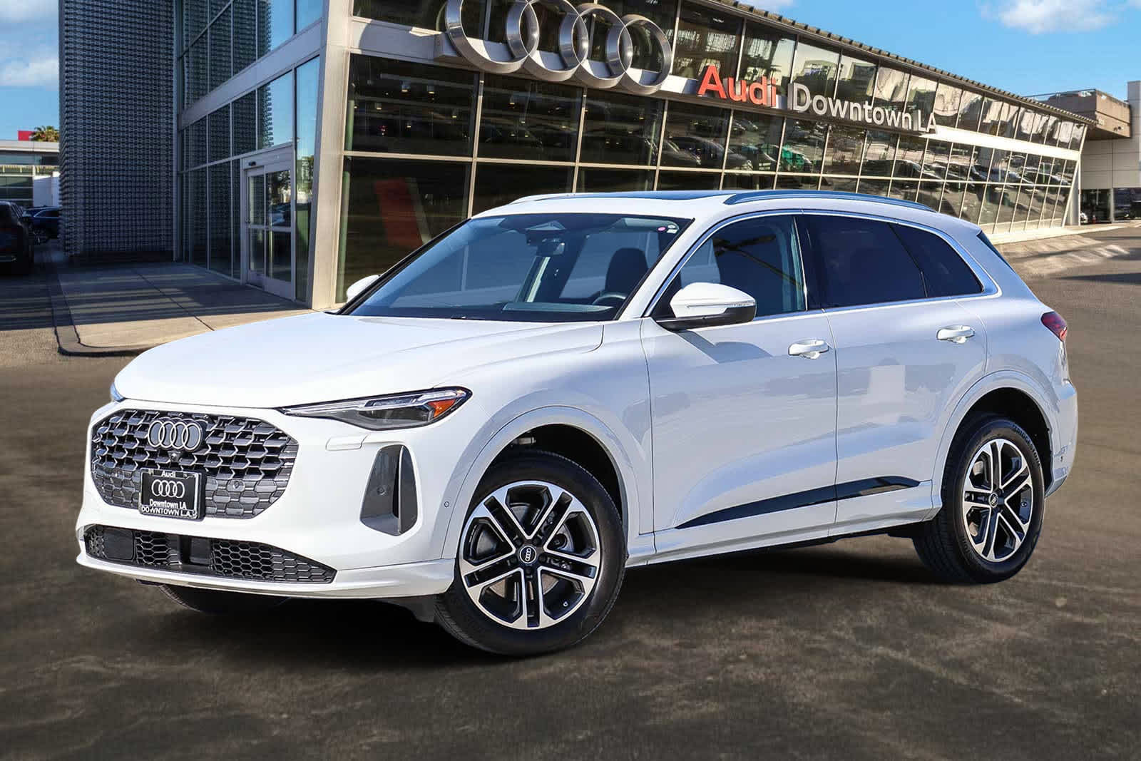 Thumbnail: 2025 Audi Q5 - 1