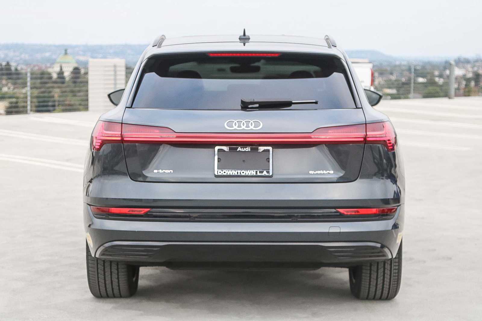 Thumbnail: 2022 Audi e-tron - 7
