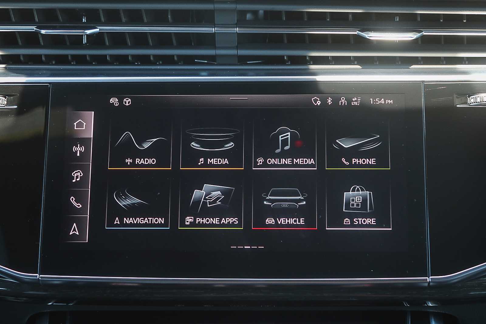 Thumbnail: 2025 Audi Q8 - 15