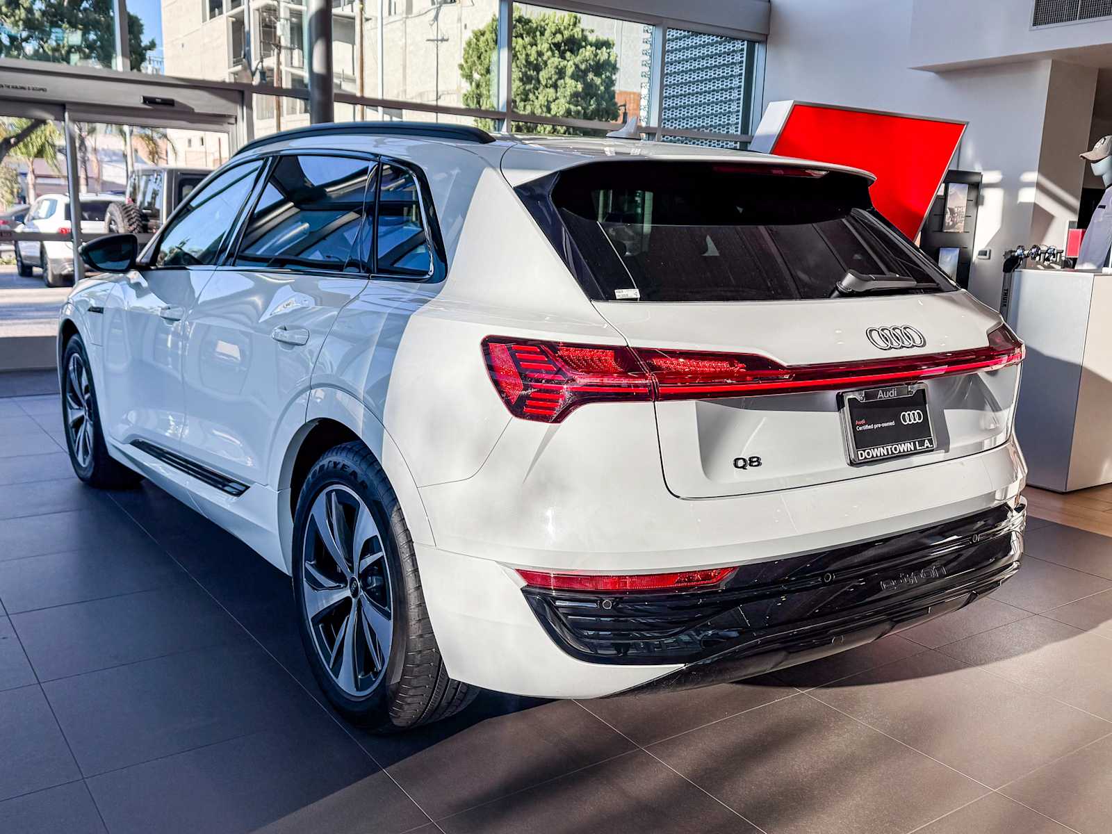 Thumbnail: 2024 Audi Q8 e-tron - 6