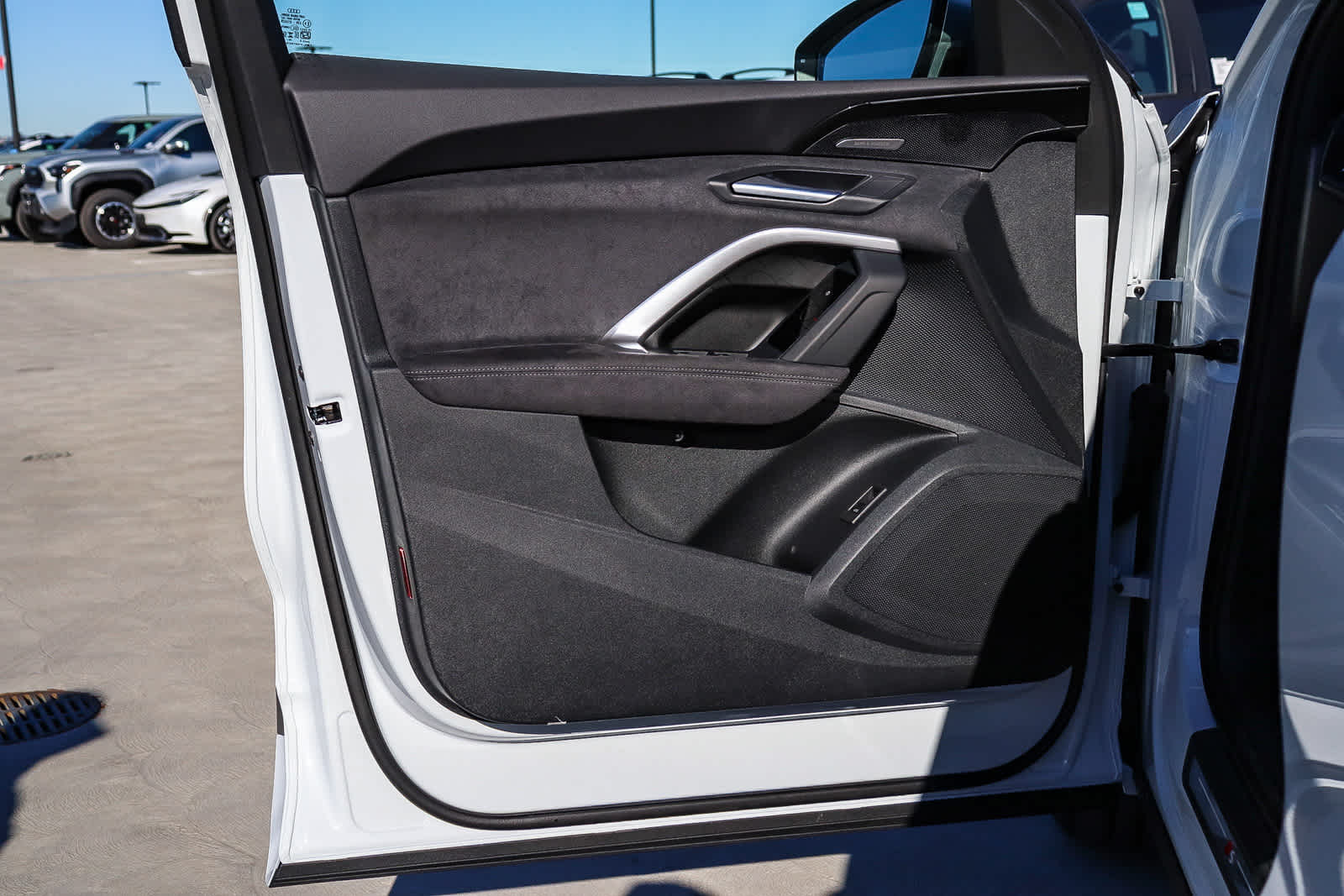 Thumbnail: 2025 Audi SQ5 - 27