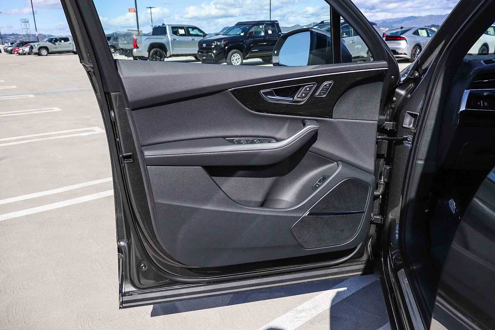 Thumbnail: 2026 Audi Q7 - 30