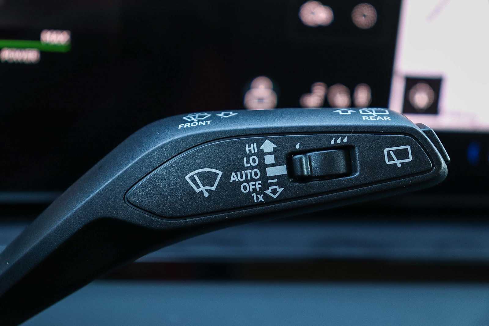 Thumbnail: 2025 Audi Q6 e-tron - 31