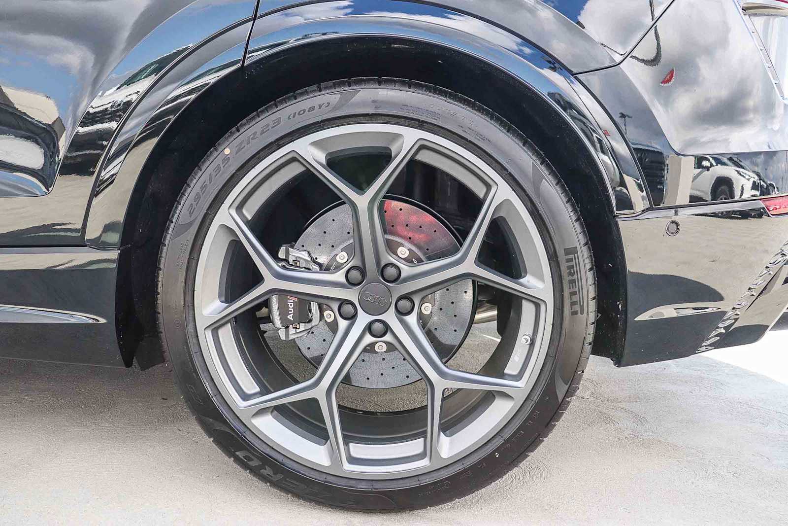 Thumbnail: 2026 Audi RS Q8 - 13