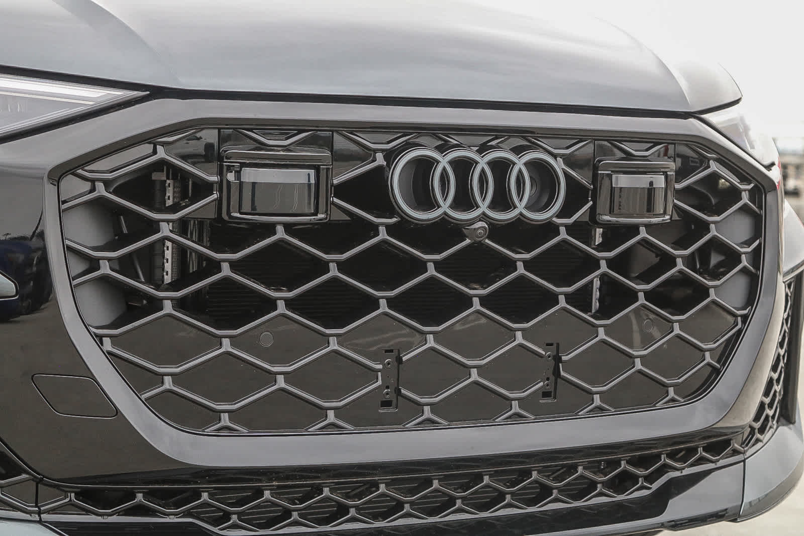 Thumbnail: 2025 Audi RS Q8 - 5