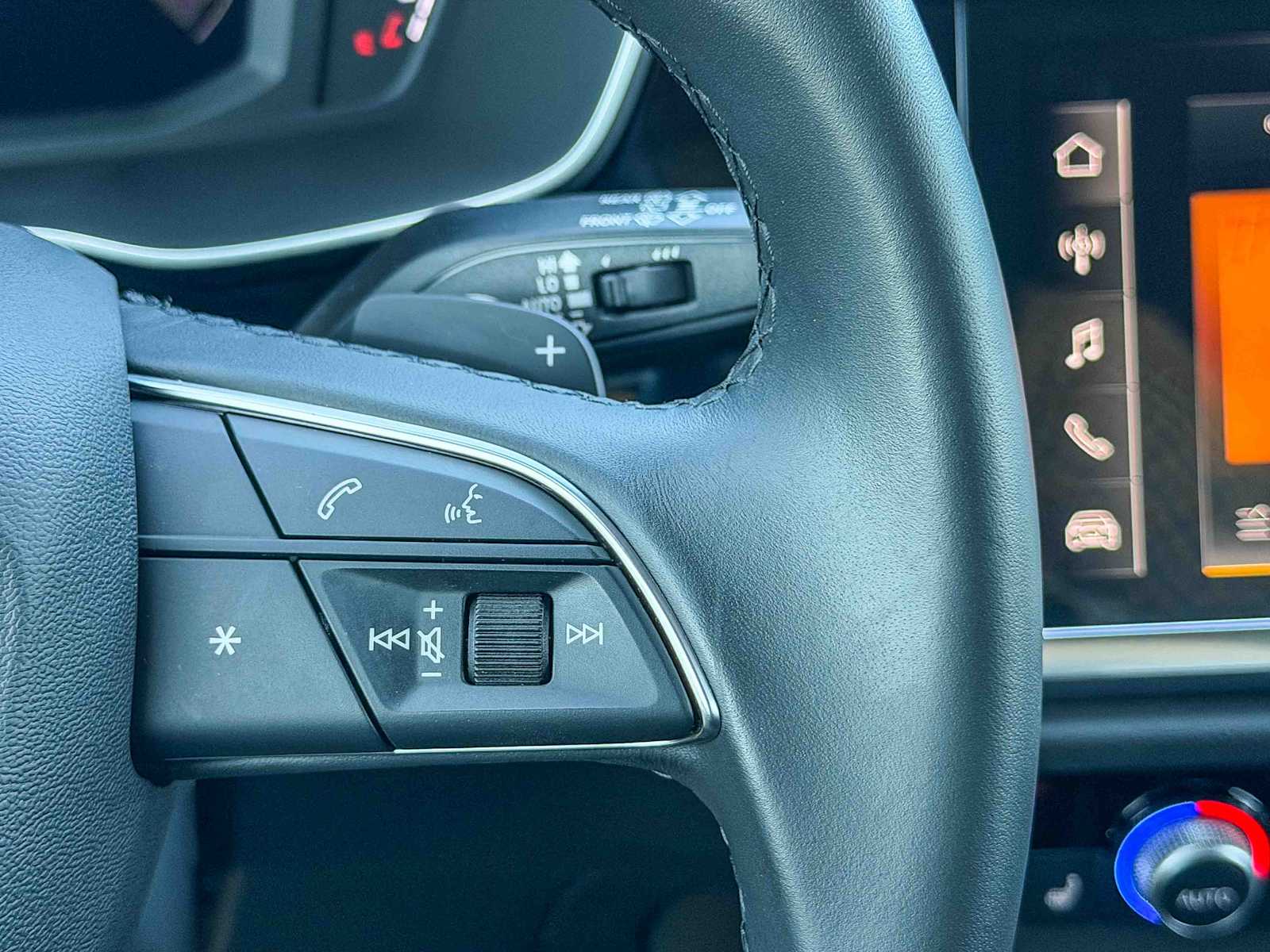 Thumbnail: 2025 Audi Q3 - 19