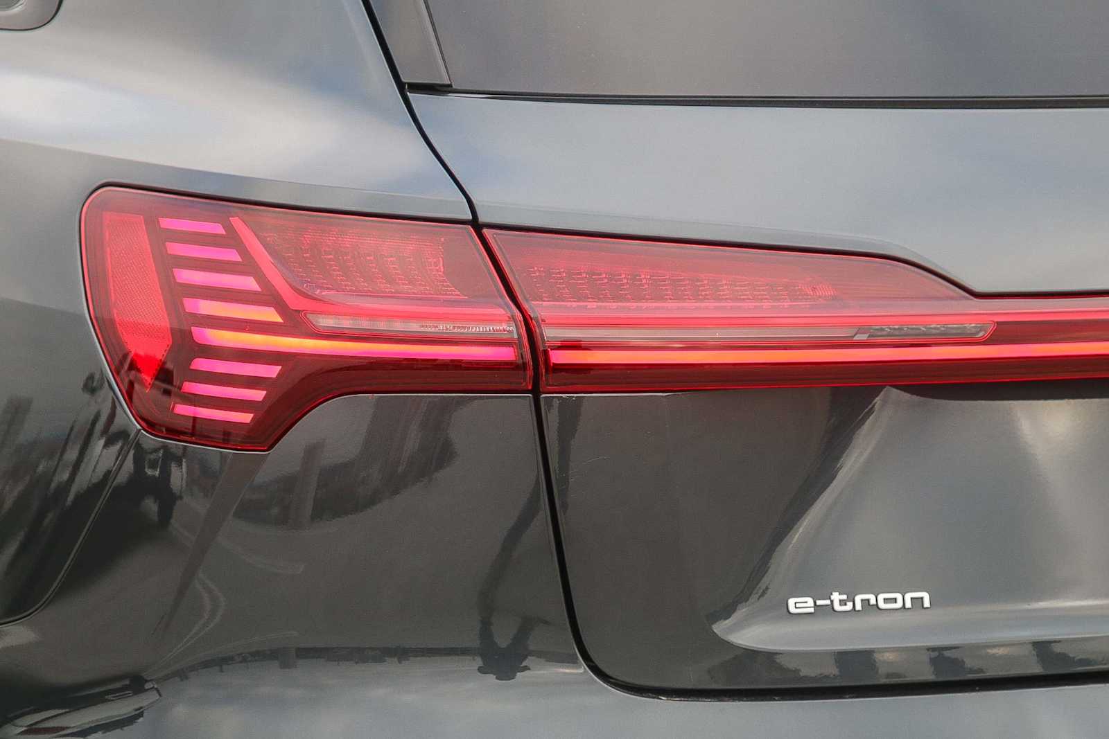 Thumbnail: 2022 Audi e-tron - 9