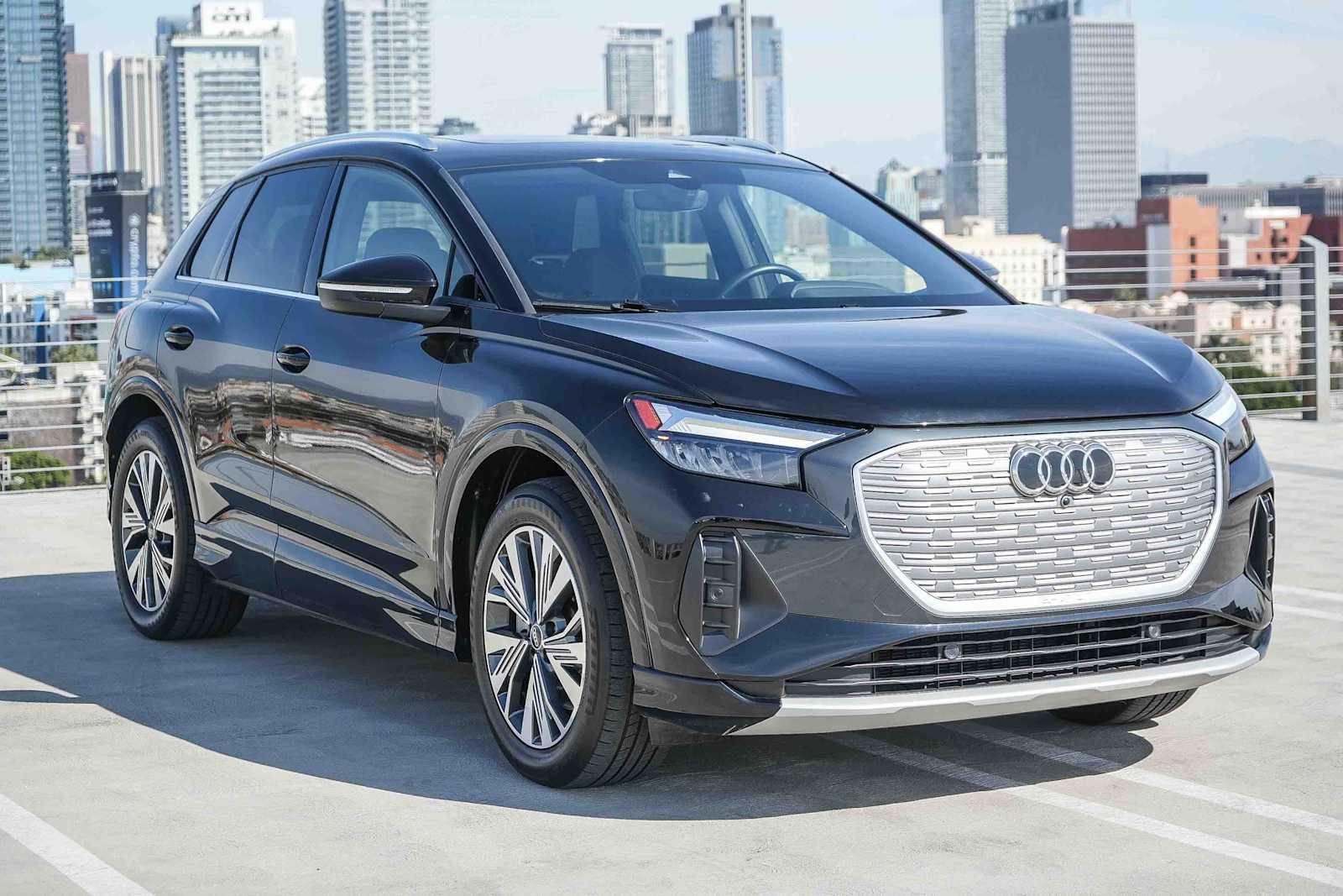 Thumbnail: 2023 Audi Q4 e-tron - 3