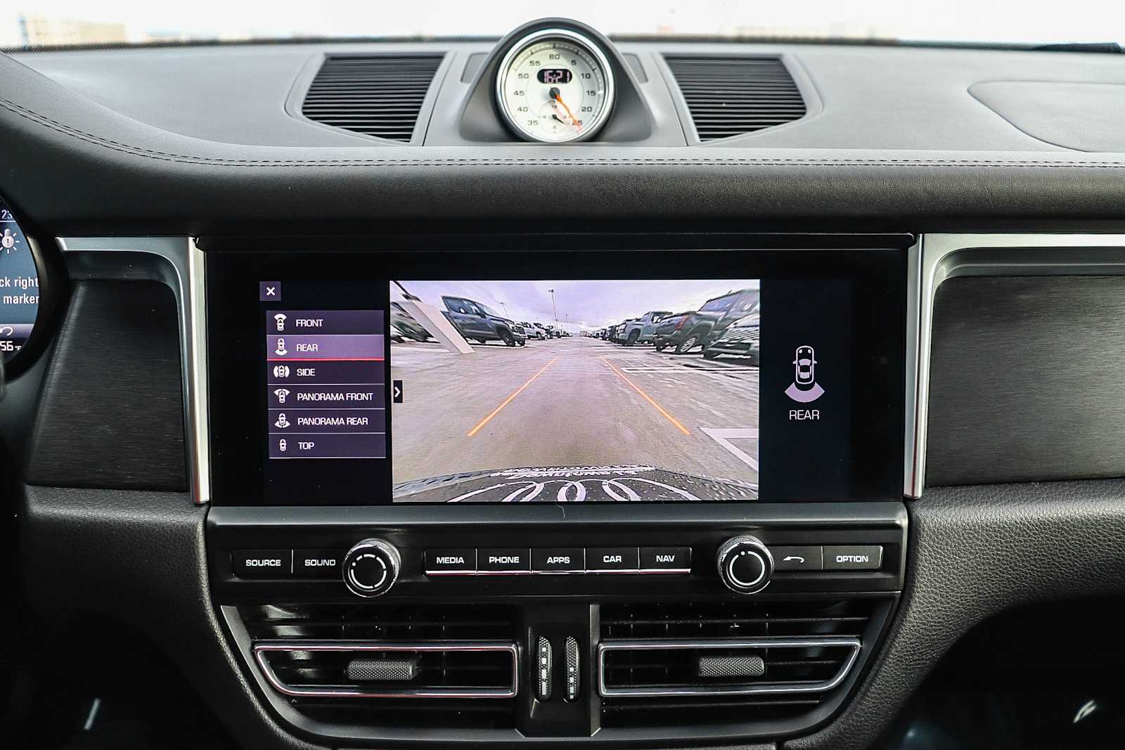 Thumbnail: 2021 Porsche Macan - 32