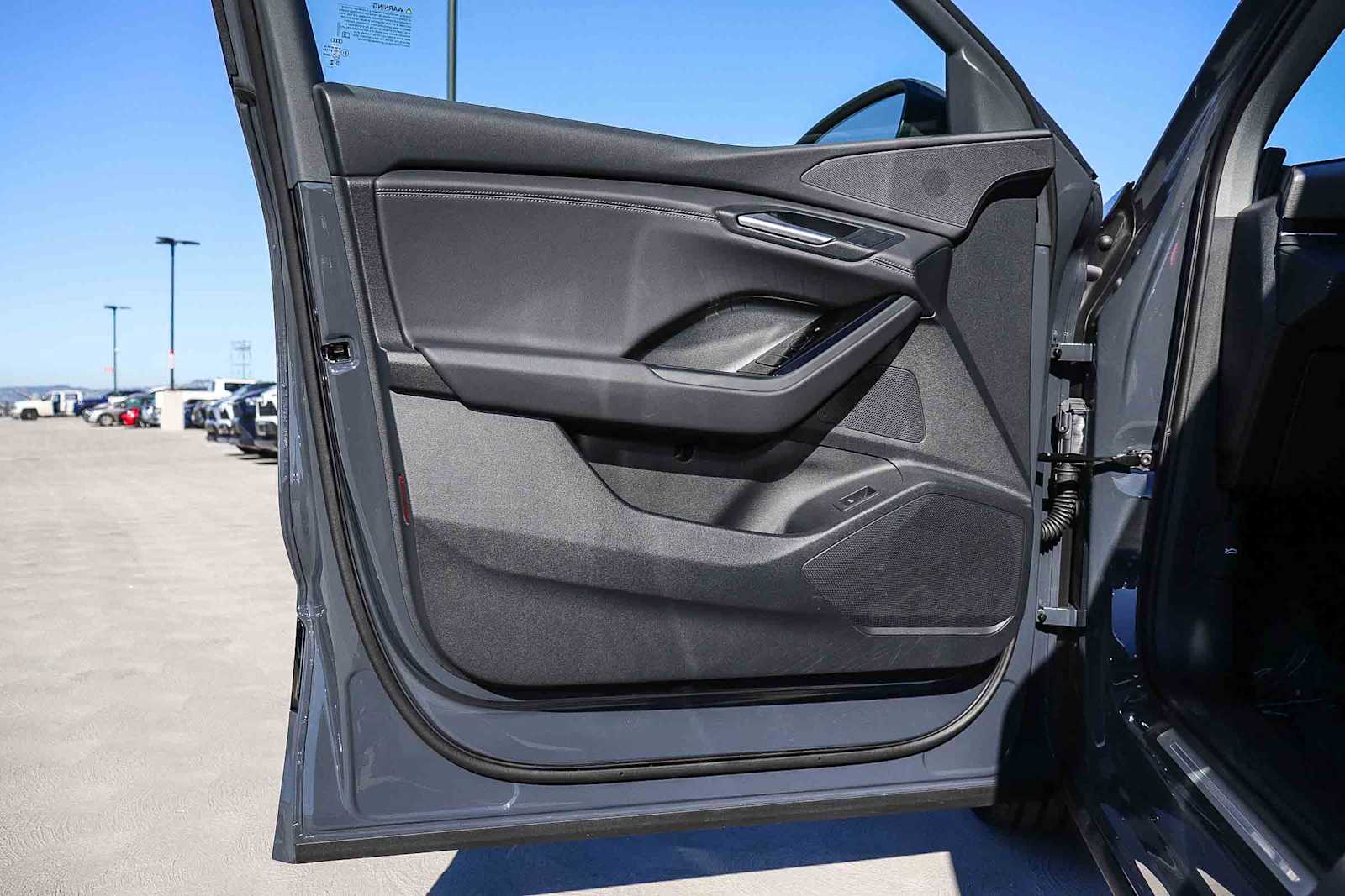 Thumbnail: 2025 Audi Q6 e-tron - 27