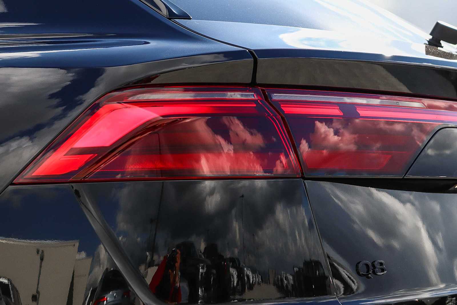 Thumbnail: 2026 Audi Q8 - 12