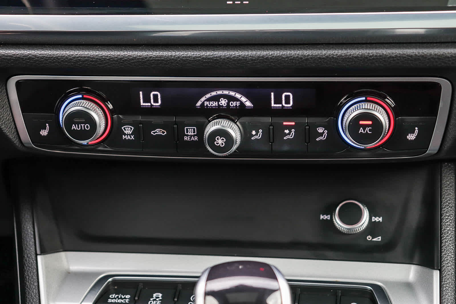 Thumbnail: 2023 Audi Q3 - 18