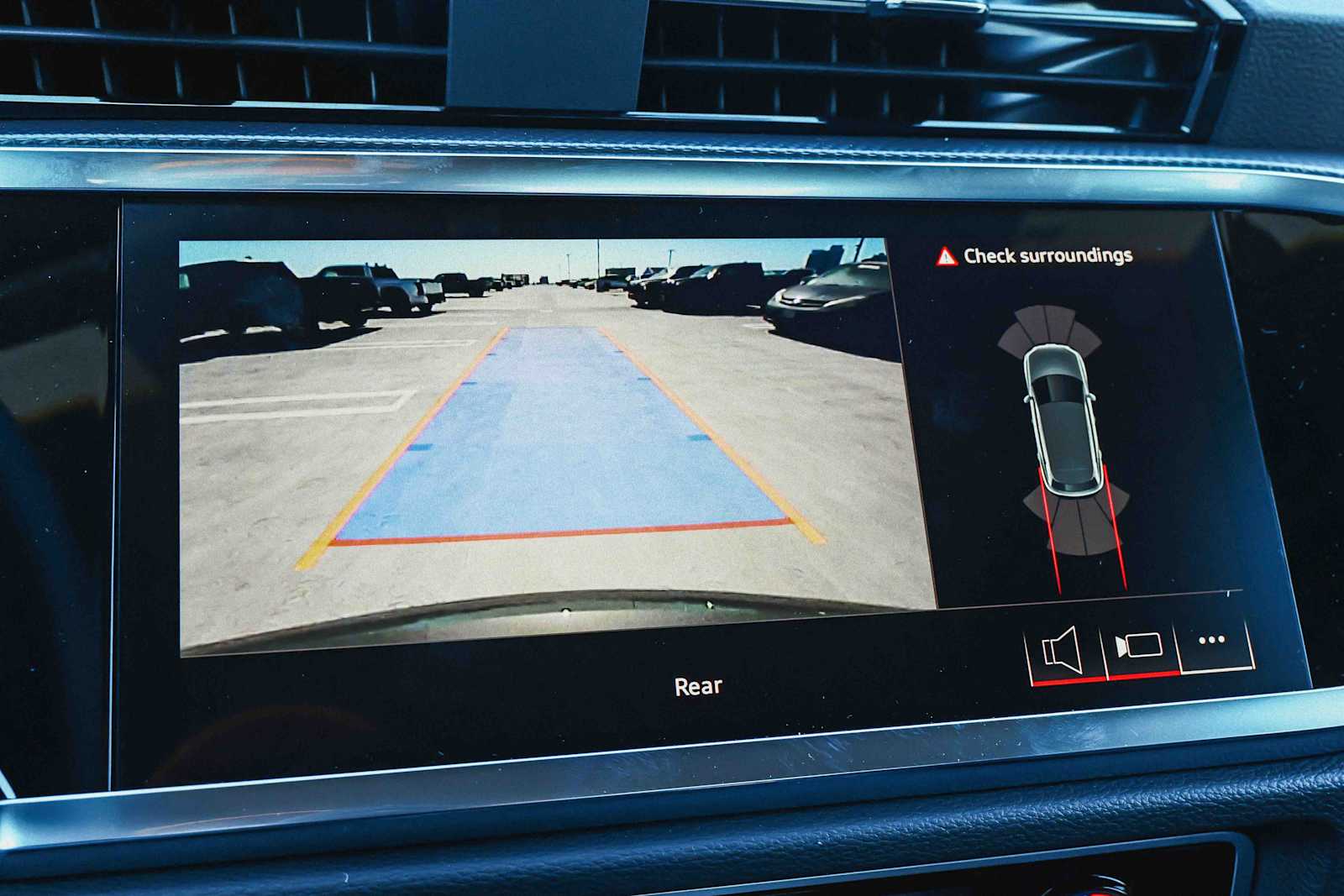 Thumbnail: 2025 Audi Q3 - 21