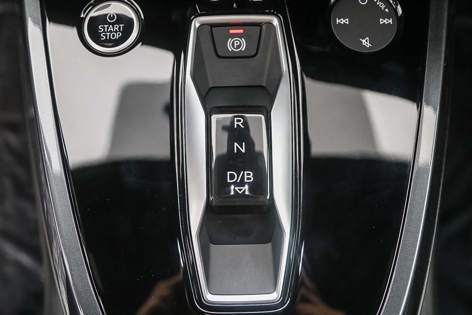Thumbnail: 2025 Audi Q4 e-tron - 20