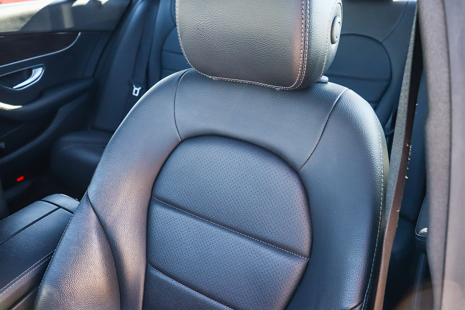 Thumbnail: 2018 Mercedes-Benz C-Class - 32