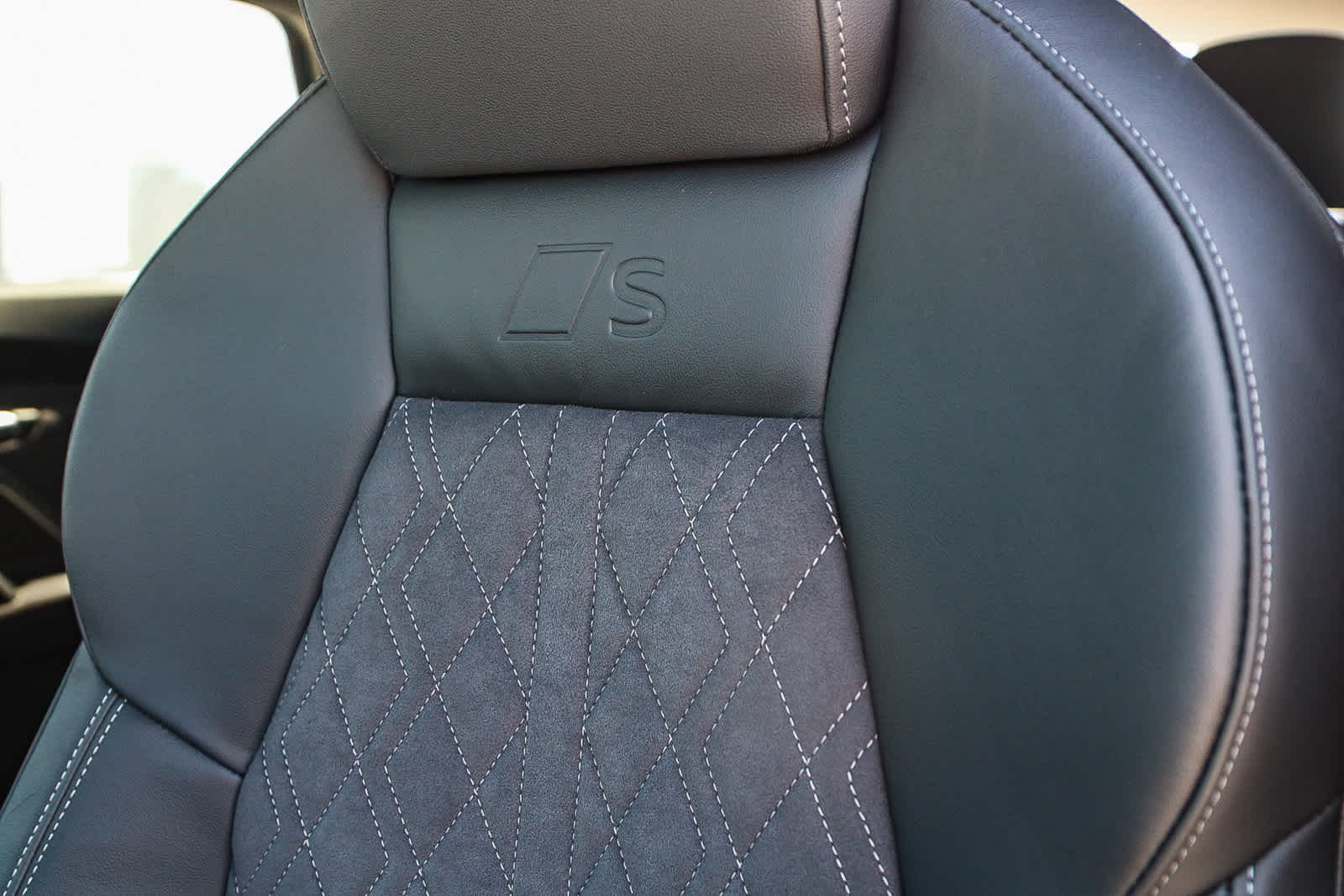 Thumbnail: 2025 Audi SQ5 - 26