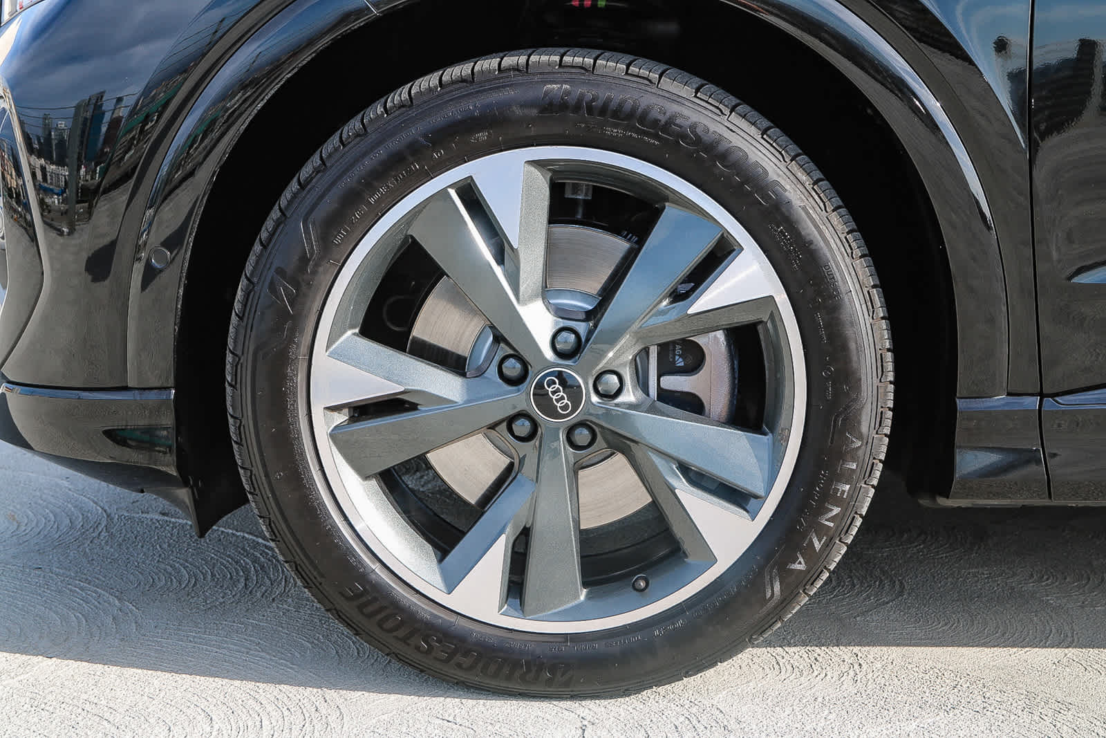 Thumbnail: 2024 Audi Q4 e-tron - 11