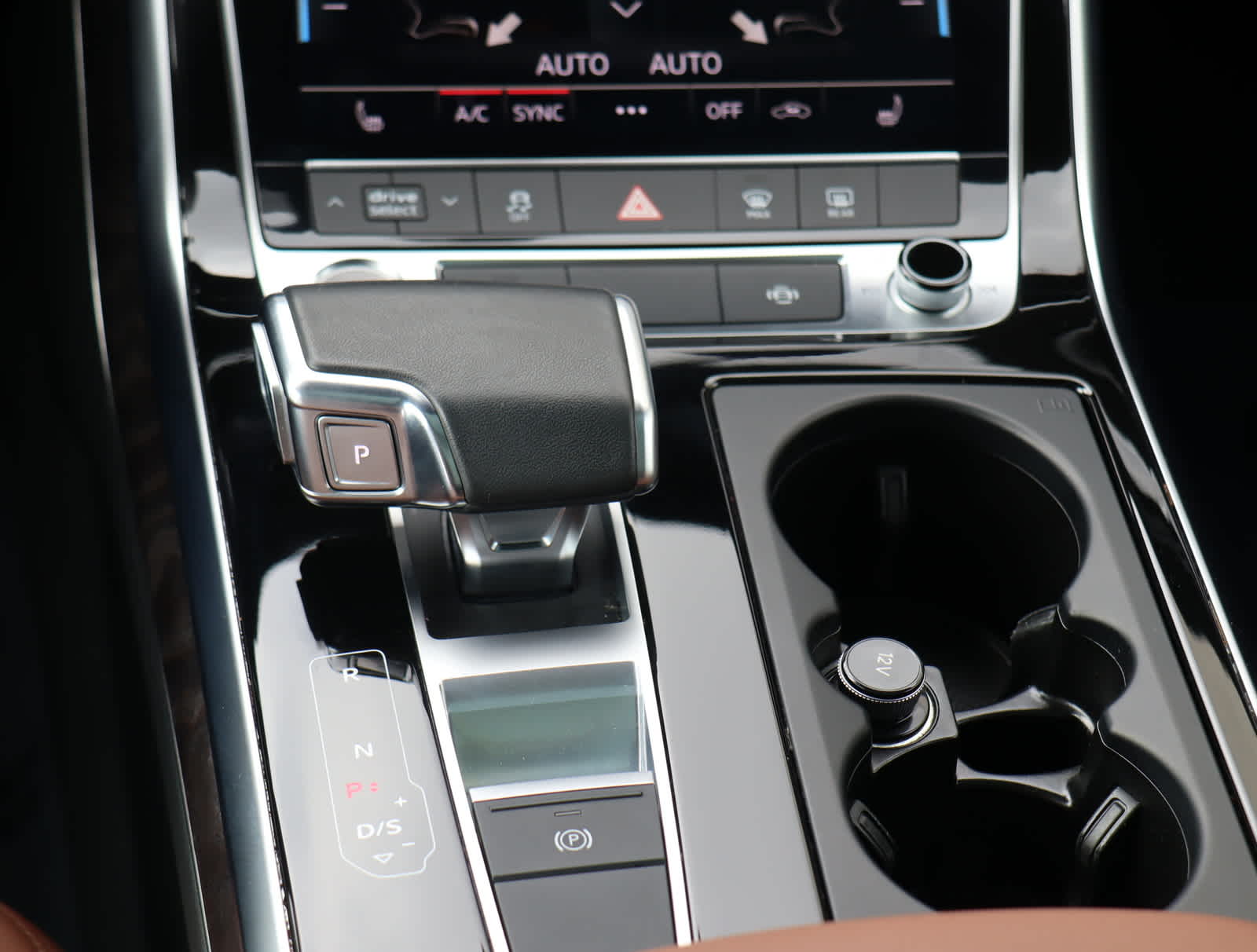 Thumbnail: 2023 Audi Q8 - 14