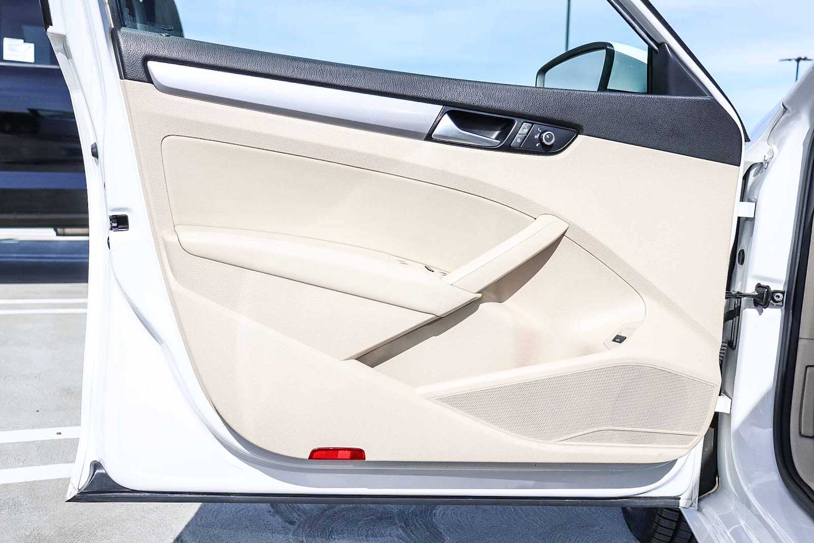 Thumbnail: 2015 Volkswagen Passat - 27