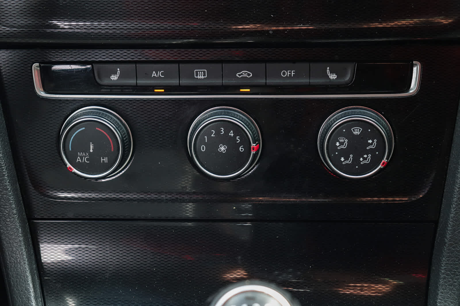 Thumbnail: 2017 Volkswagen Golf - 18