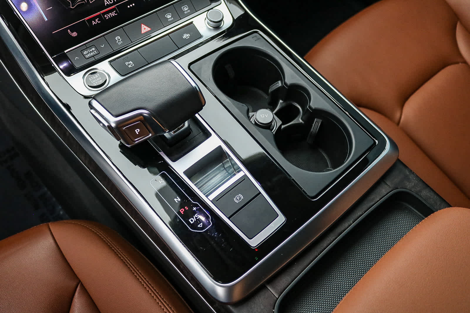 Thumbnail: 2023 Audi Q8 - 27