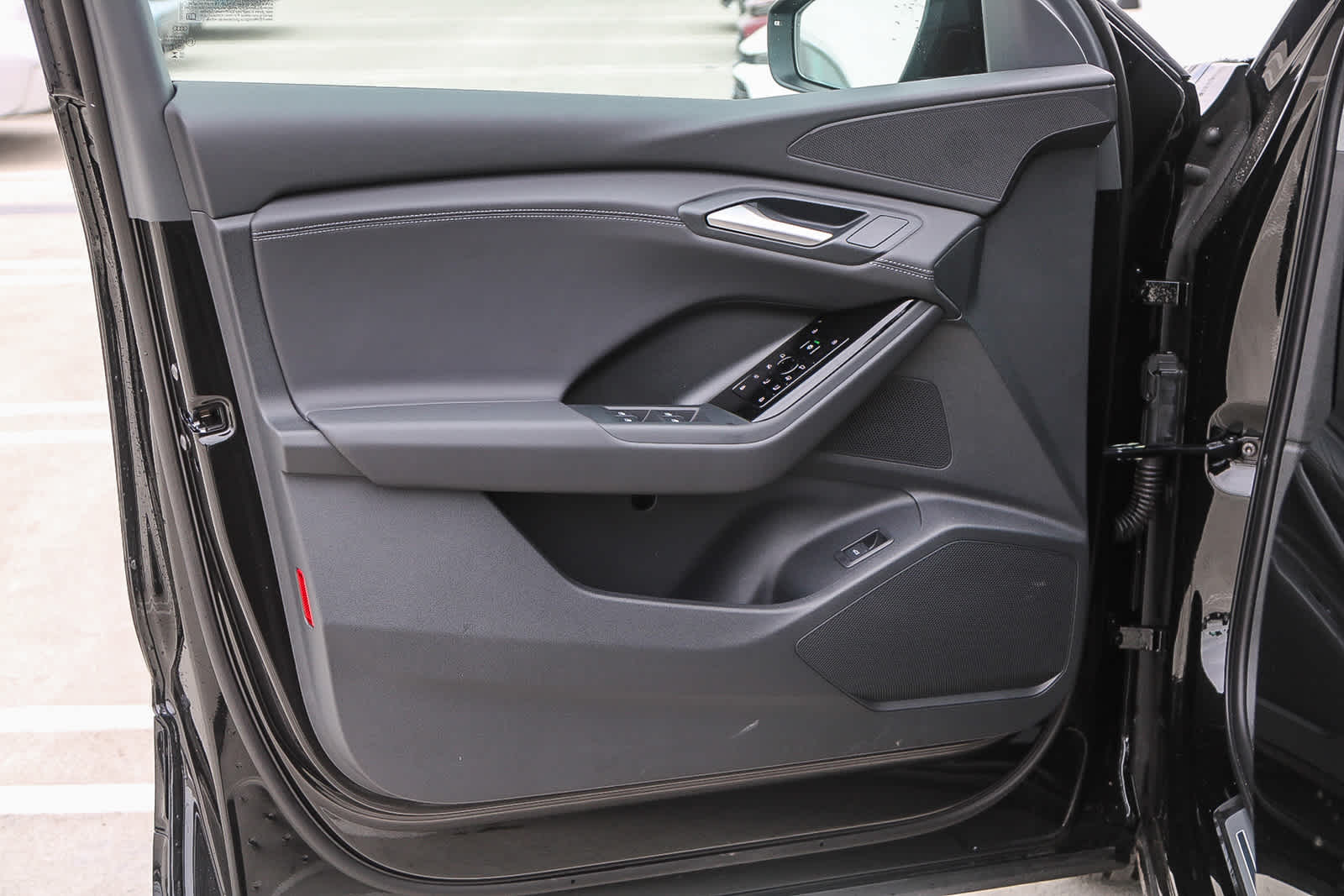 Thumbnail: 2025 Audi Q6 e-tron - 23