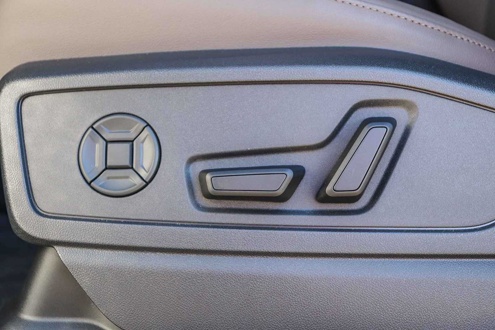 Thumbnail: 2025 Audi Q5 - 25