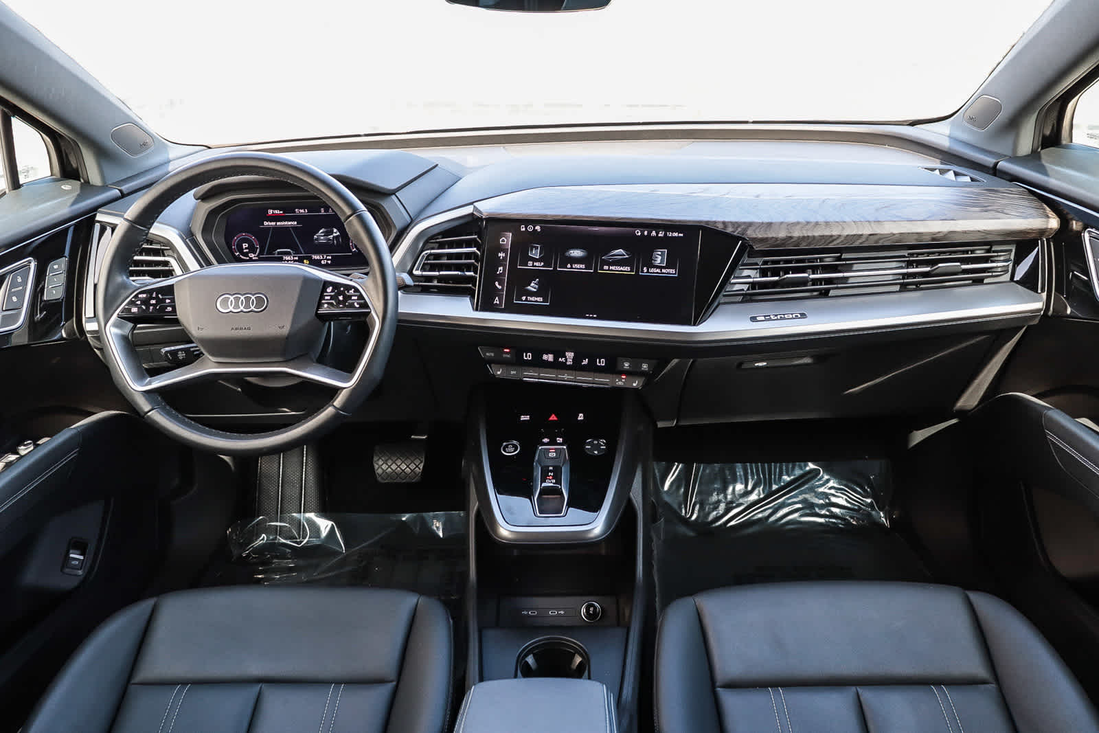 Thumbnail: 2023 Audi Q4 e-tron - 15