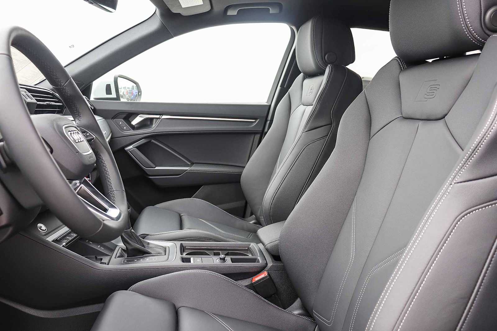 Thumbnail: 2025 Audi Q3 - 19