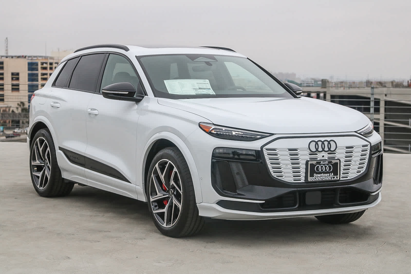 Thumbnail: 2025 Audi SQ6 e-tron - 3