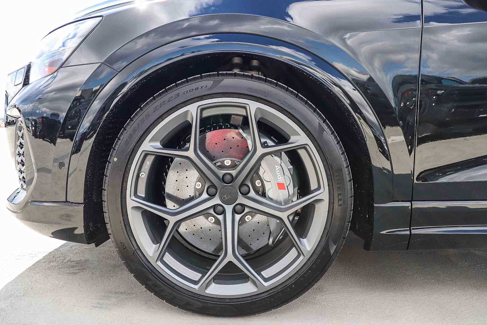 Thumbnail: 2026 Audi RS Q8 - 14