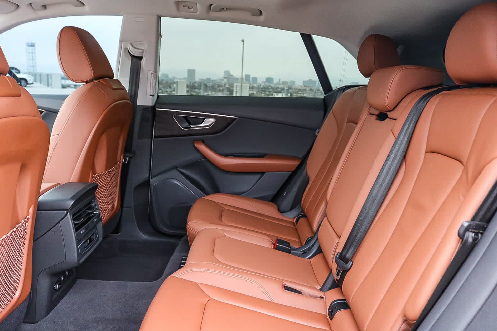 Thumbnail: 2023 Audi Q8 - 26