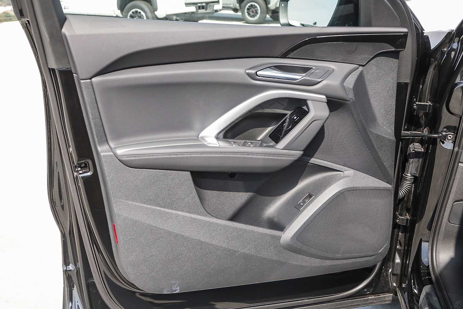 Thumbnail: 2025 Audi Q5 - 22